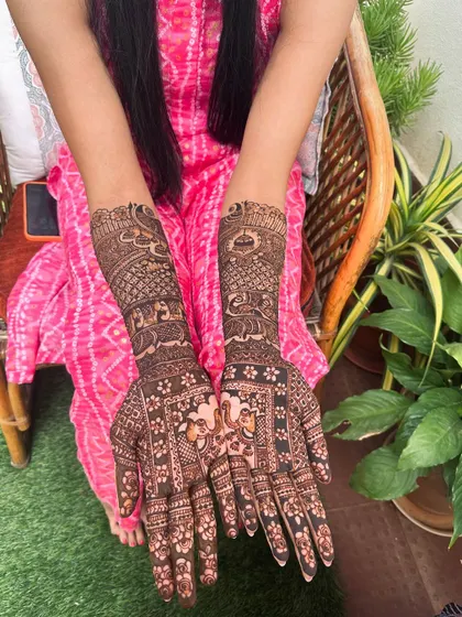 A beautiful design featuring rows of elephants on the arms and lotus motifs on the palms.