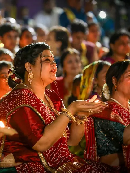 Devotees participate in the Janmashtami celebrations, holding small lamps or diyas. This tradition symbolizes the light of knowledge and devotion dispelling the darkness of ignorance.