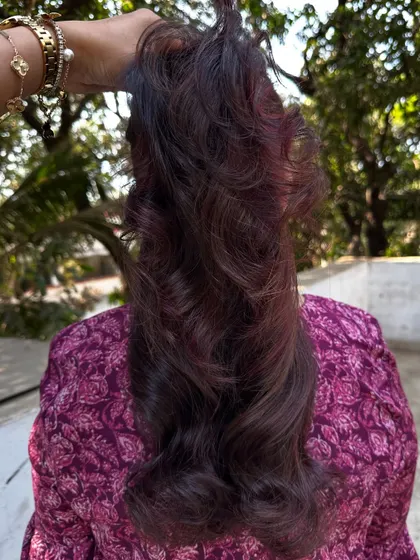 The ponytail view of the 'Brownie + Strawberry Jam' hair.