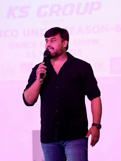 Speaking on stage at the KS Group's ARCO Unite event. I am comfortable taking the lead and directing live shows in front of large audiences.