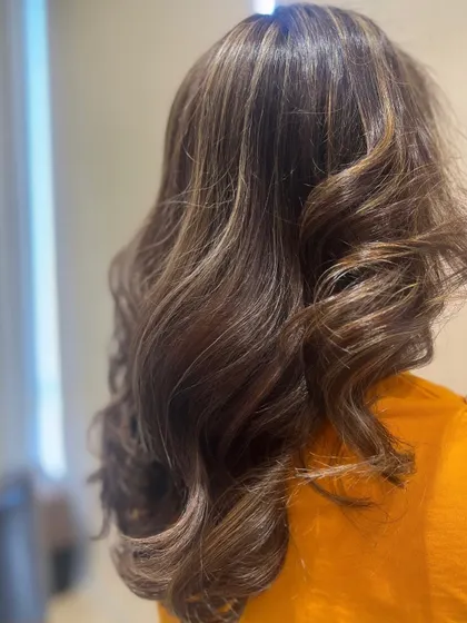 Soft, natural-looking highlights woven through a medium brown base color. The gentle waves add movement and show off the multi-tonal effect.