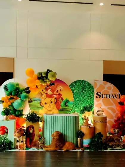 Hakuna Matata! We created this unique Lion King theme for Suhavi's 5th birthday. The setup uses modern, abstract backdrops in earthy tones, character cutouts, and organic balloon arrangements to tell the story of Simba.