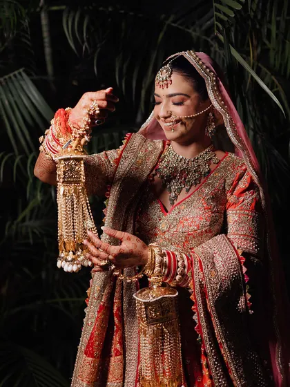 A happy, candid moment with her kaleere. Her makeup is fresh and radiant, designed to last through the day's events while feeling light and comfortable.