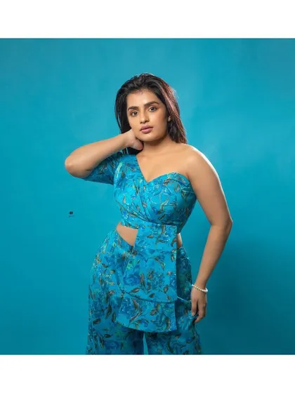 Another portrait in the chic blue co-ord set.