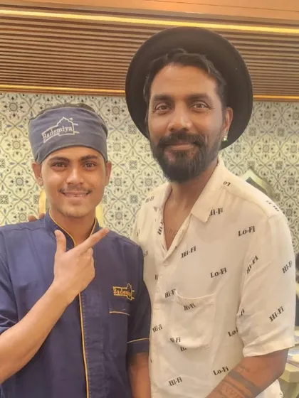 Remo D'Souza posing with our happy staff member at the Bandra outlet.