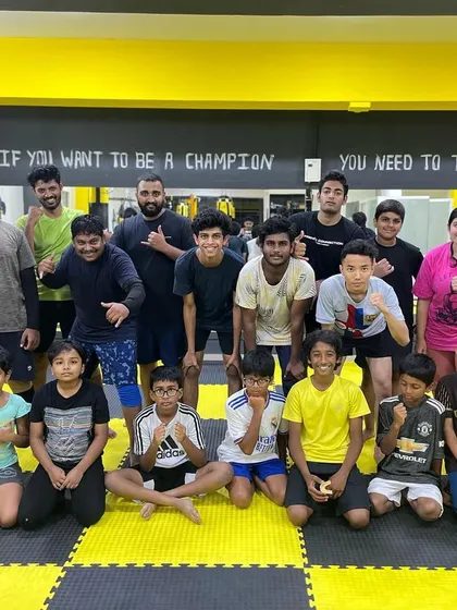 Our mission is to grow together as a team. This photo shows the full range of our academy, from kids to adults.