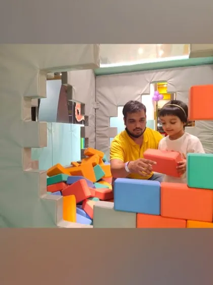 Quality time is the best time. A father and his daughter spend a Saturday building together with our colorful foam blocks, making memories away from screens.