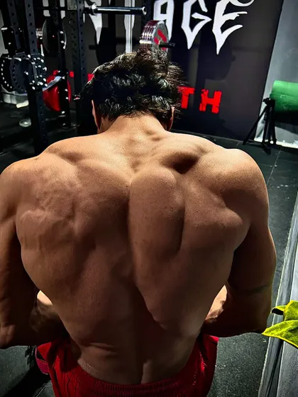 I don't want bigger traps, said no man ever. This image shows off the kind of trap development that comes from heavy, consistent lifting.