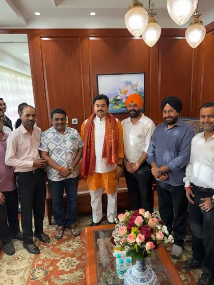 We specialize in catering for exclusive meet and greets with VVIPs. Our team is experienced in providing seamless, high-end hospitality for the most distinguished guests.