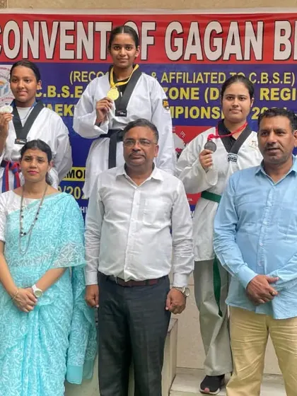 The winners' podium for the junior girls' category at the CBSE Central Zone championship, with our gold medalist Vanshika Singhal standing tall at the number one spot.