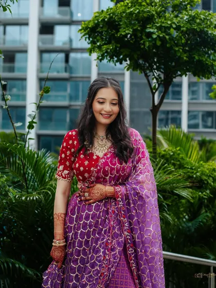 This bride's effortless Roka makeup was all about a soft, smooth base and a fresh-faced glow. The vibrant colours of her outfit are balanced by the subtle makeup.
