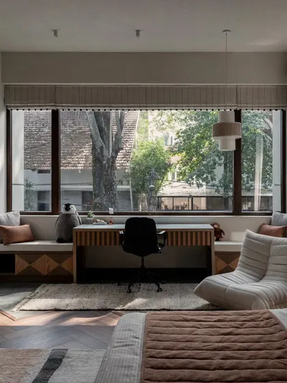 The second boy's room in the Pràna house, featuring a large desk area perfect for homework and creative projects. The design is clean and timeless, allowing the child's personality to shine through.