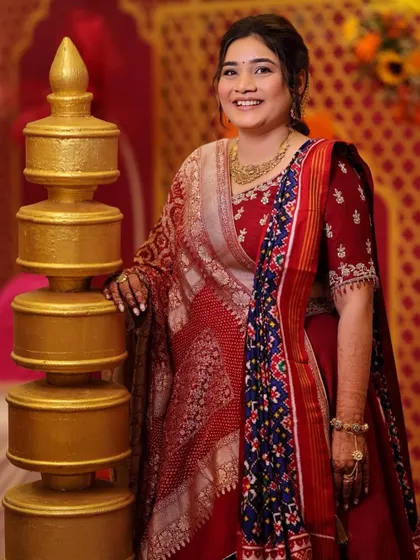 Indian drapes that elevate the look. Pooja looks incredible in this red bandhani and patola combination for her pre-wedding ceremony.