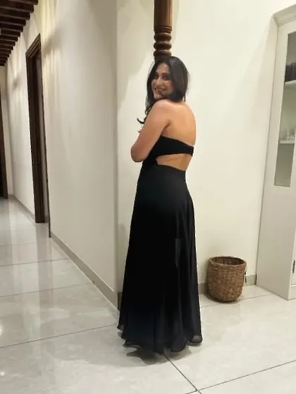 A duplicate image of Sanjana in her stunning black strapless dress.