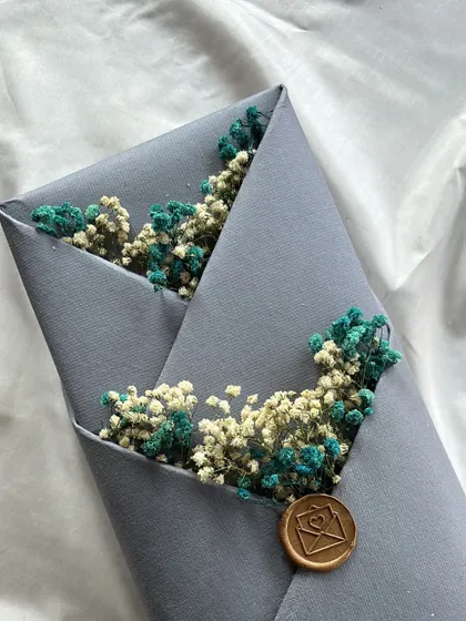 Wrapping joy, one gift at a time. Here is a collection of some of my favorite gift wrapping styles, featuring everything from bold colors and patterned paper to minimal wraps with vellum, dried flowers, and wax seals.
