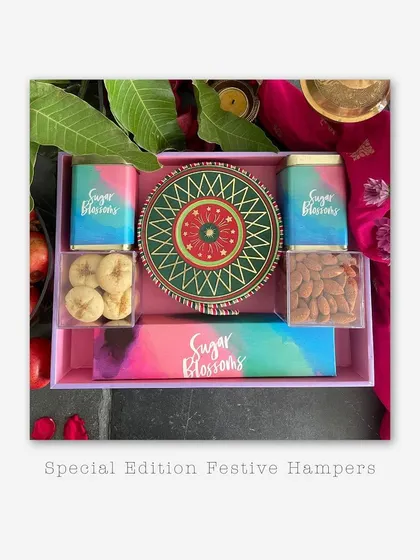The Chakri Tray is a treasure trove of delights. This festive tray includes a box of assorted brownies, a tin of crunchy nut clusters, a tin of almond and cranberry biscotti, and more, making it a complete gift for your loved ones.