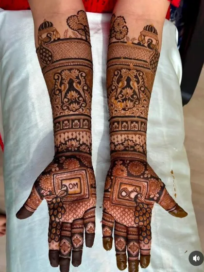 This design combines spiritual symbols like "Om" with traditional imagery, including peacocks and trees, for a personalized and meaningful bridal mehandi.