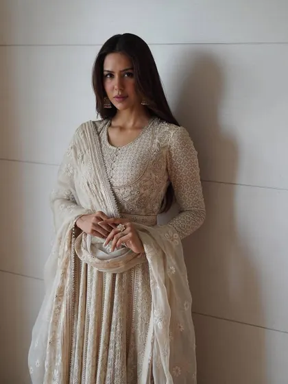 There is a timeless story in every stitch of this ethereal chikankari anarkali. I kept the styling minimal to let the exquisite craftsmanship shine, creating a look of pure grace and sophistication perfect for any elegant daytime event.