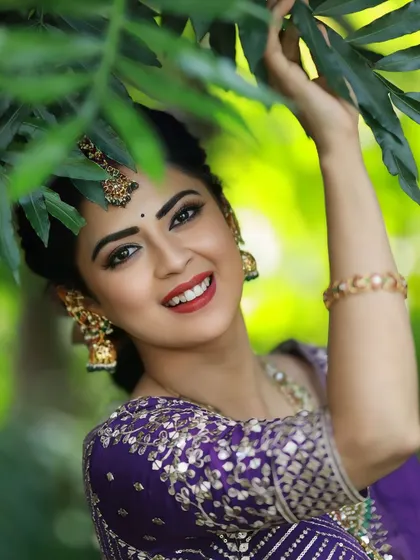 Close-up of Mansi Joshi in our purple Navratri lehenga, showing the detailed embroidery on the blouse.