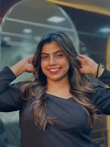 Loving the hair flip moment. These radiant highlights look incredible in motion, showing off their shine and dimension.