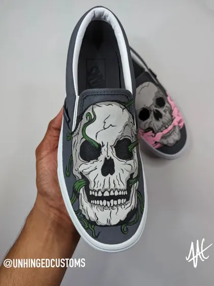 The other shoe in the skull pair, this one with green tentacles wrapping around the skull. A cool, contrasting design.