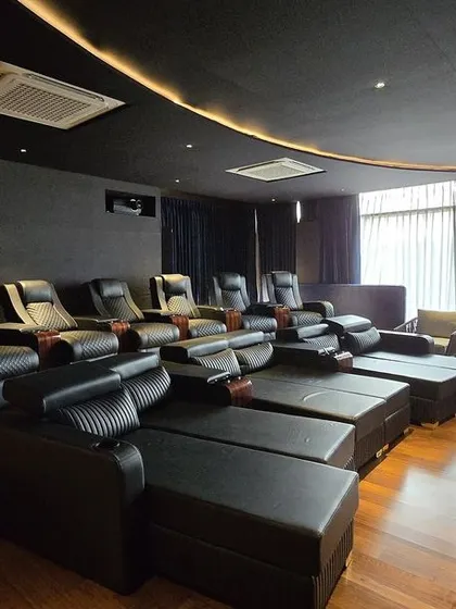 A look at the full seating capacity of this incredible Nellore home cinema, which combines different styles of seating for ultimate flexibility.