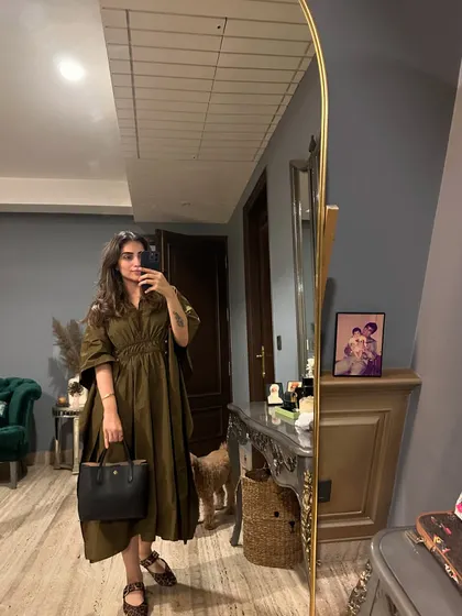 Current vibes. A mirror selfie in a stylish olive green dress.