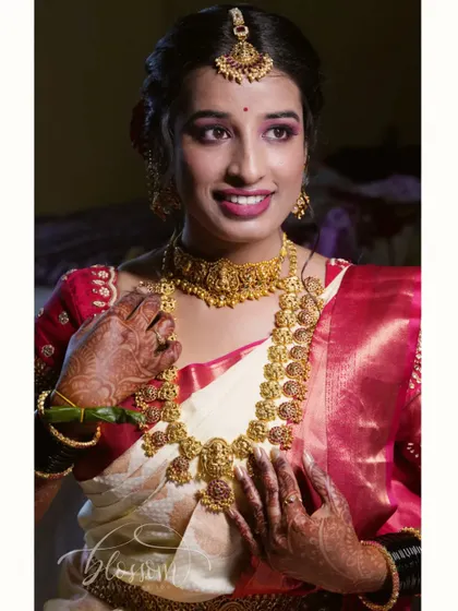 This was my own muhurtham look. I chose a classic red and white saree and did my own makeup, focusing on bright eyes and a comfortable, long-lasting base.