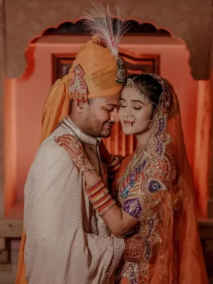 An intimate portrait of a couple in a heritage location, with the warm lighting creating a romantic and royal ambiance.