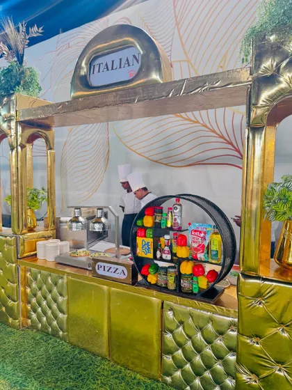 A full view of our luxurious, gold-quilted Italian counter, complete with a live pizza-making station. This setup brings a touch of Italian glamour to any party.