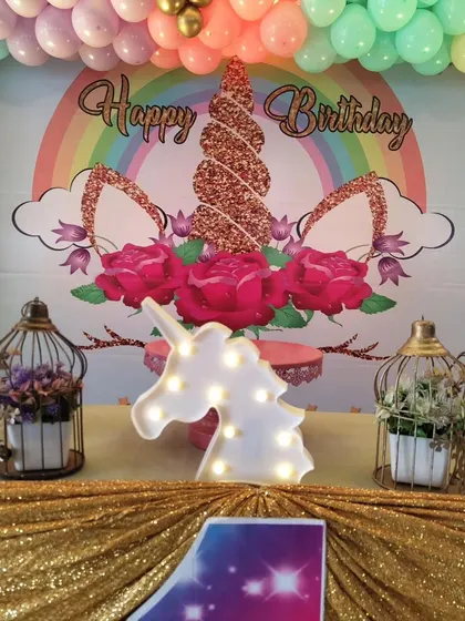 A close-up of the unicorn-themed backdrop with a rose gold glitter unicorn horn.