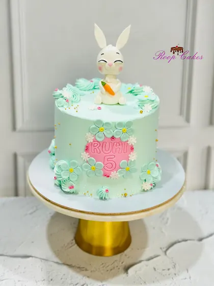 A lovely 5th birthday cake for a bunny lover, featuring a cute fondant bunny holding a carrot.