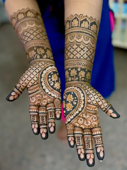 An alternate view of Supriya's engagement mehendi, highlighting the heart-shaped paisley design on the palm.