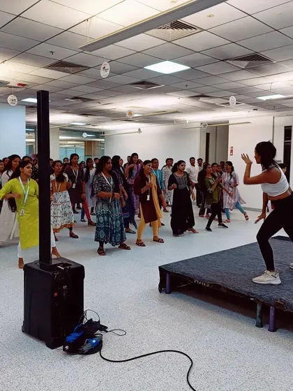 Handling a big crowd all by myself is no challenge when the energy is this good. This was at a corporate event for Optum, and the love and cheers from the crowd made it a killer session. Pure happiness.