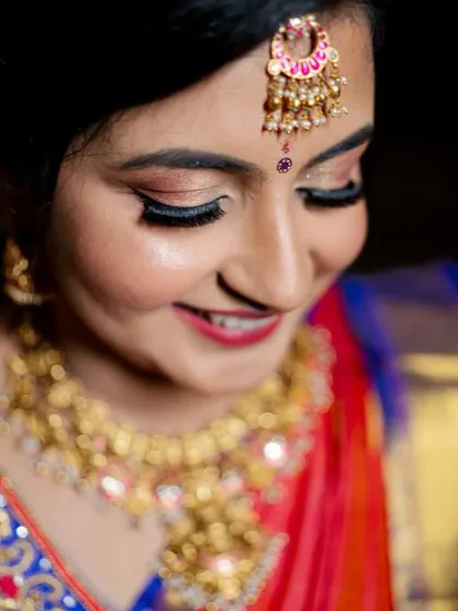 A beautiful close-up showcasing the eye makeup for this engagement look. I used soft shimmer on the lids and dramatic lashes to make her eyes stand out, paired with a lovely red lip.
