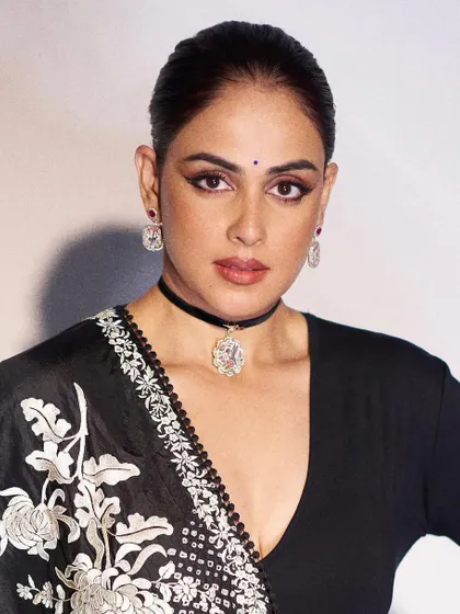 A closer look at Genelia D'Souza wearing the hummingbird pendant and cherry blossom earrings. The combination of the two pieces creates a beautiful narrative of nature and artistry.