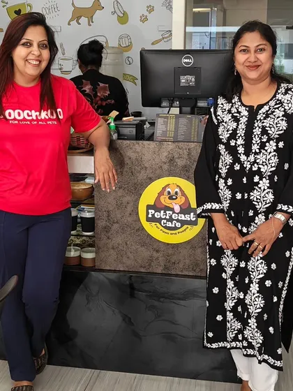I love collaborating with like-minded people like Sonal from Pet Feast Café. Here we are at her wonderful café, a place that shares my passion for pet nutrition and community building.