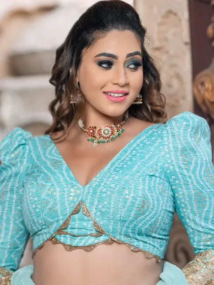 Another view of the Navratan choker, showing how it looks with a simple, elegant outfit.