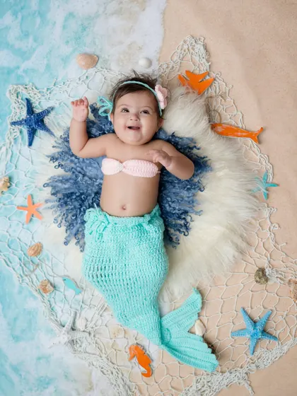 A little mermaid princess! This newborn photoshoot theme is so sweet for baby girls.