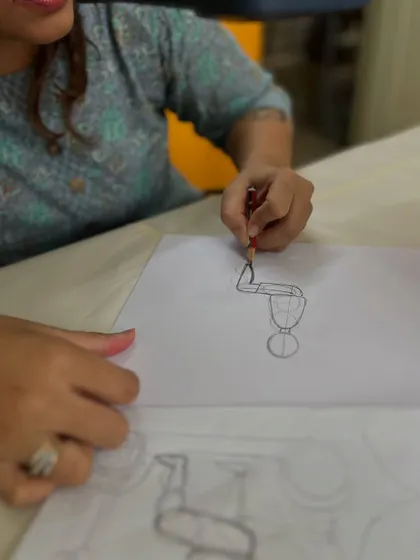 During my online workshops, I start with the basics, like how to sketch simple figures, before we move on to painting. This ensures everyone feels comfortable, regardless of their skill level.