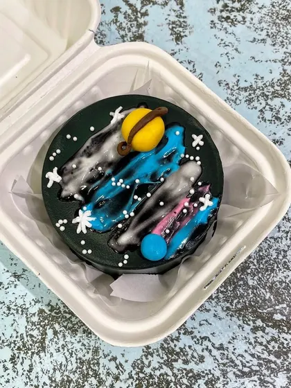 For the dreamer in your life, our galaxy-themed bento cake is an out-of-this-world treat. We use vibrant colors and edible glitter to create a mini cosmic masterpiece.