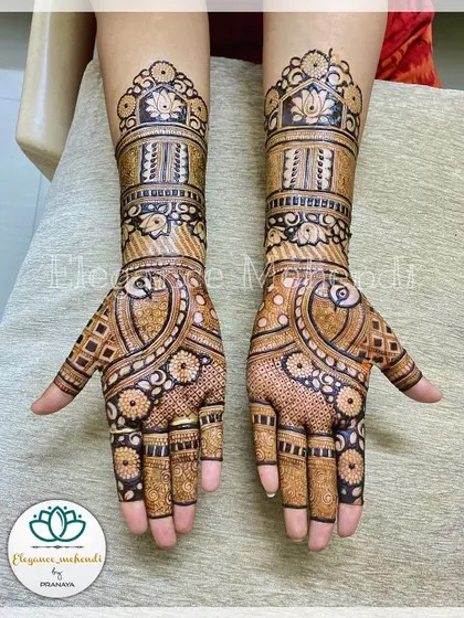 This engagement mehendi is full of intricate details, with peacocks on the palms and beautiful lotus bands on the arms.