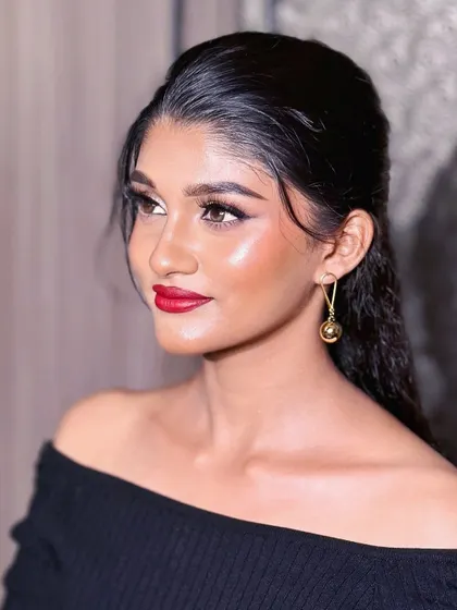 Another angle of this polished and high-fashion look.