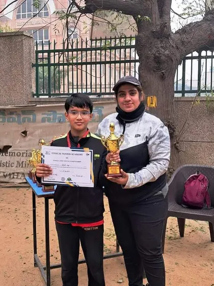 Advik Negi from our Saket center after reaching the U-10 finals at the Delhi Open Dream Catchers Tournament. He is seen here with his coach, holding his trophy and certificate.