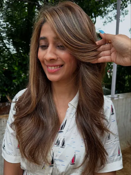 A happy client with her fresh holiday hair.