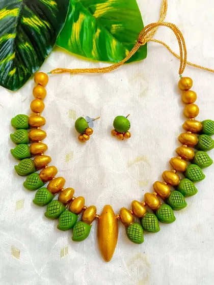 These are additional images and videos showing the wide assortment of necklace sets in various designs and colors that I have available for wholesale.