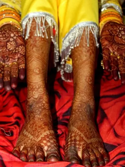 I provide complete bridal mehendi services, ensuring both your hands and feet are adorned with beautiful, cohesive designs. This full set features traditional patterns from fingertips to toes.