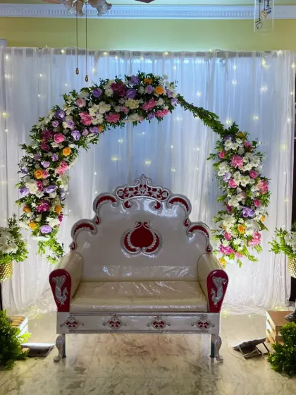 An intimate and magical baby shower setup. We used a delicate floral arch, a classic white sofa, and fairy lights to create a cozy and elegant atmosphere for the mom-to-be.