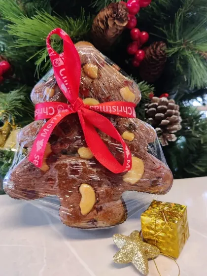 We also shape our traditional plum cakes into festive forms like Christmas trees and stars. They make for a beautiful and delicious gift during the holiday season.
