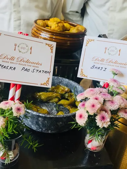 Our custom live food counters are always a highlight. This is our popular Maska Pao Station, where guests can enjoy freshly toasted, buttered buns served with a flavorful bhaji, bringing a taste of Mumbai's street food to your wedding.